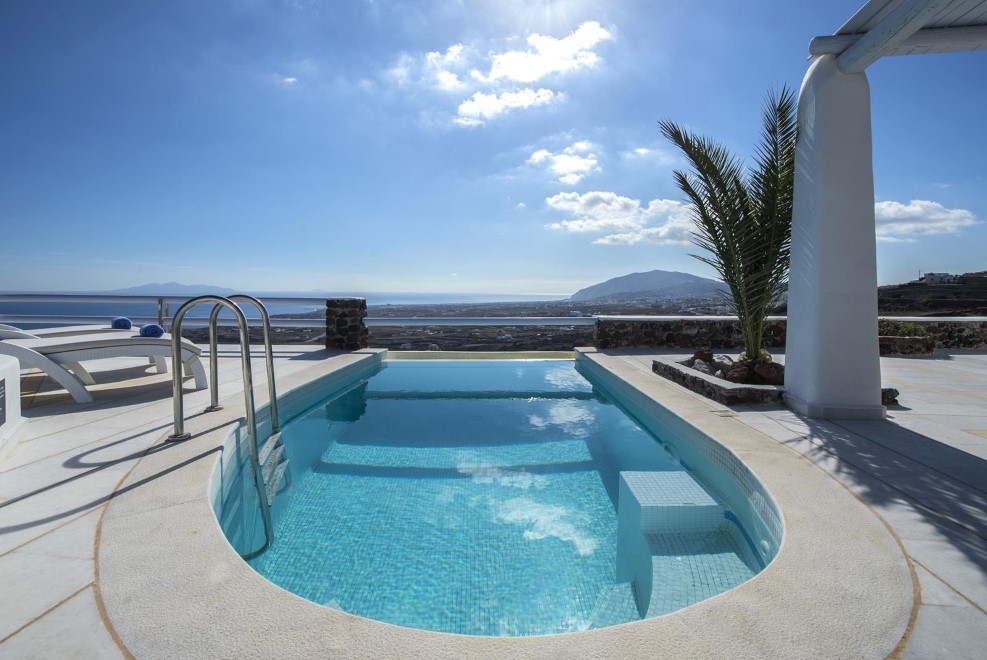 https://santorini.villas/wp-content/uploads/2023/08/Santorini_Luxury_Villas_MLV-10-13-1.jpg thumbnail