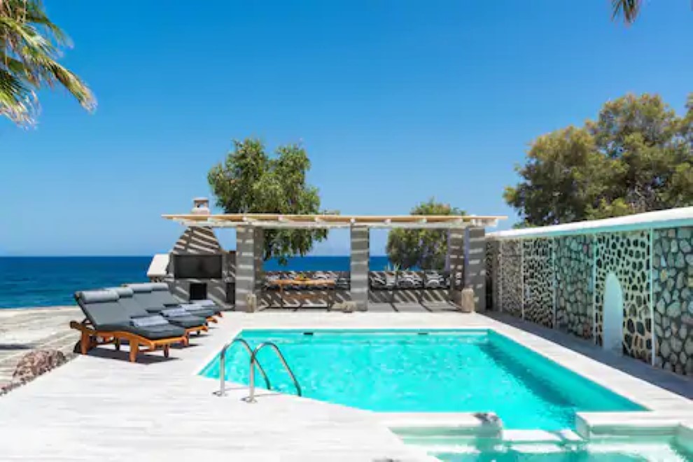 https://santorini.villas/wp-content/uploads/2023/08/Santorini_Luxury_Villas_MLV-17-36.jpg thumbnail