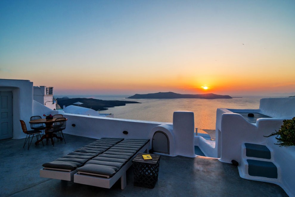 https://santorini.villas/wp-content/uploads/2023/08/Santorini_Luxury_Villas_MLV-3-18-1.jpg thumbnail